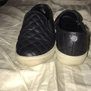 Steve Madden slip ons black!